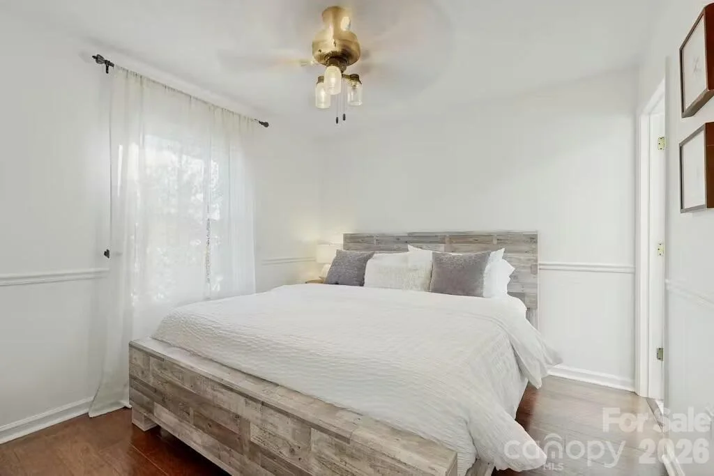 Photo of 121 Oak Terrace