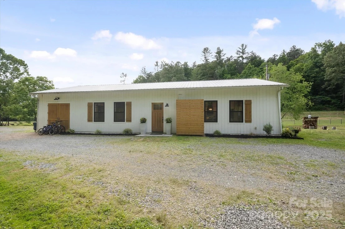 Photo of 942 Paint Fork Road