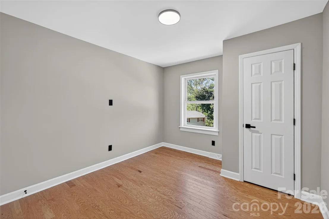 Photo of 300 Dollar Circle