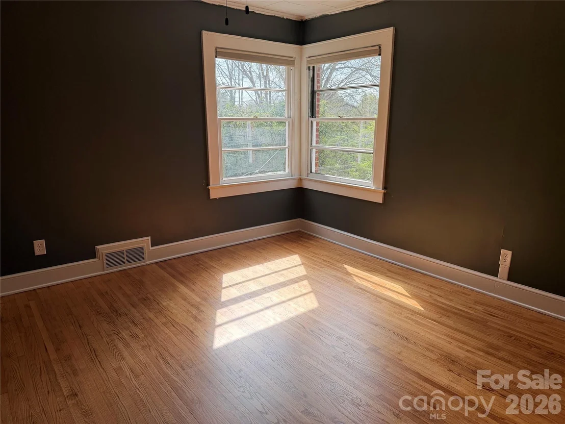 Photo of 1631 Maple Avenue