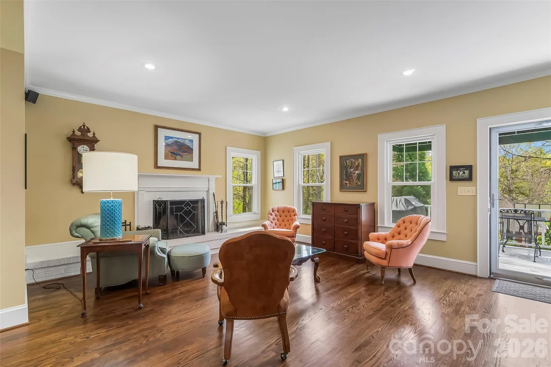 Photo of 115 Riverside Court