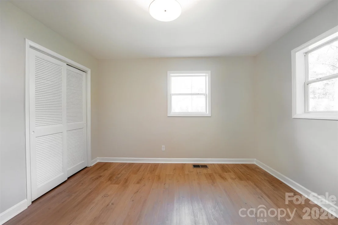 Photo of 1902 19th Avenue NE