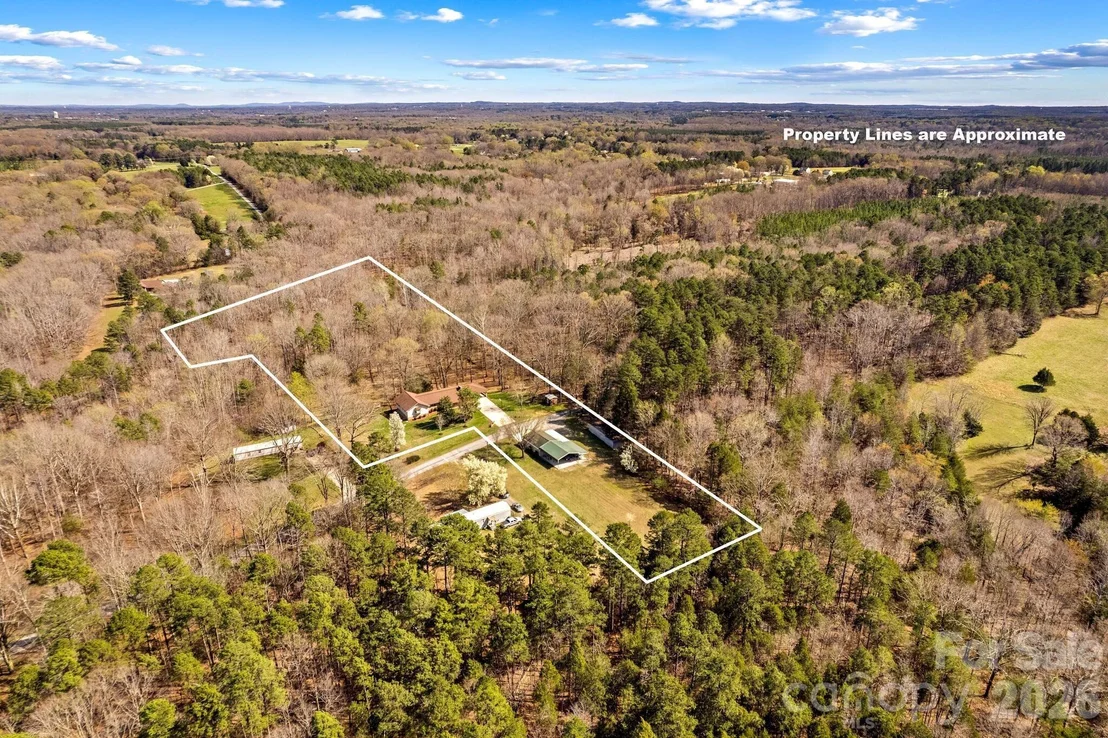 Photo of 5075 Lakeview Drive