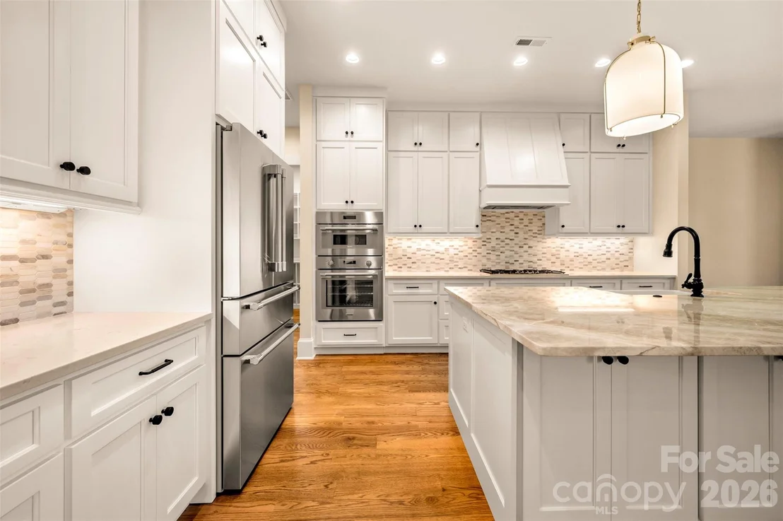 Photo of 978 Mapleton Lane