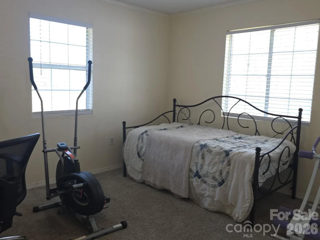 Photo of 1097 Stadium Road