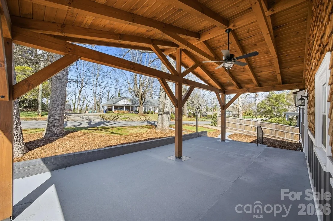 Photo of 223 W Park Drive
