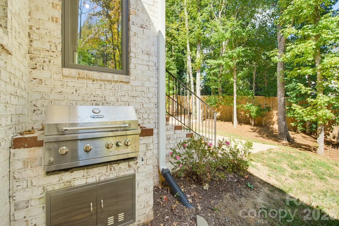 Photo of 2507 Forest Lawn Drive