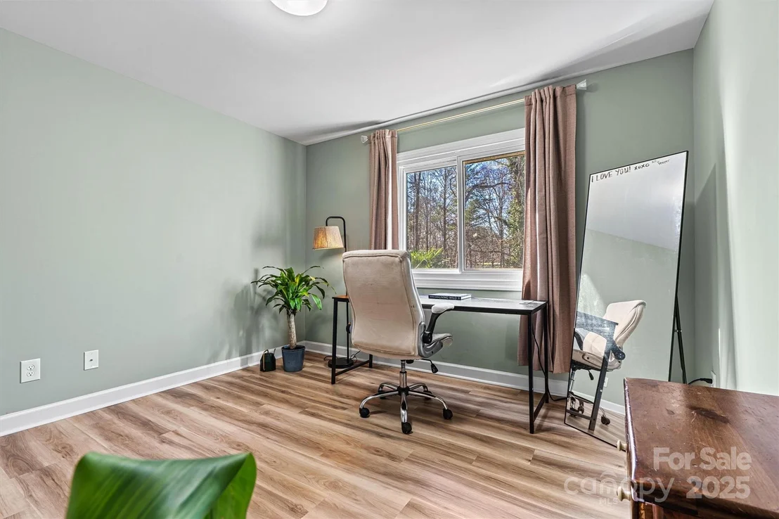 Photo of 3995 Burton Lane
