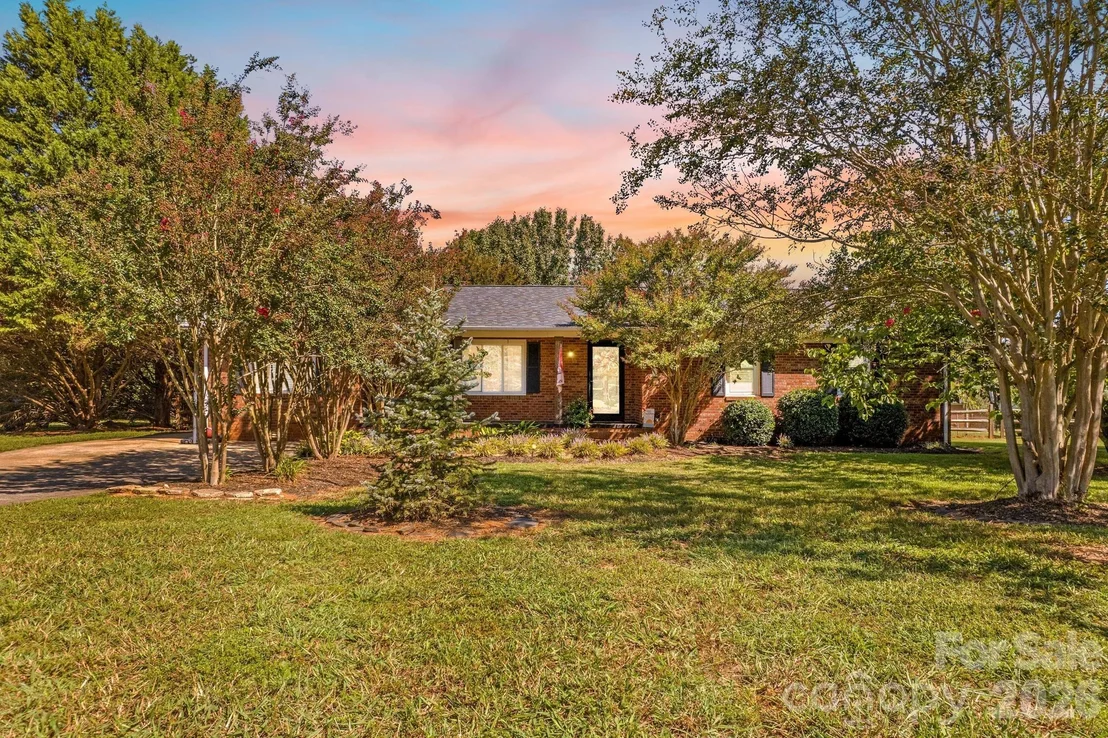 Photo of 230 E Old Farm Road