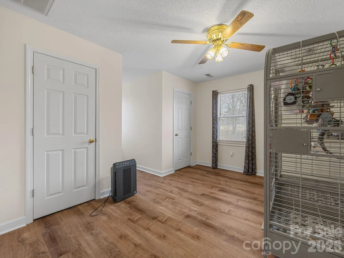 Photo of 1570 Roddy Road