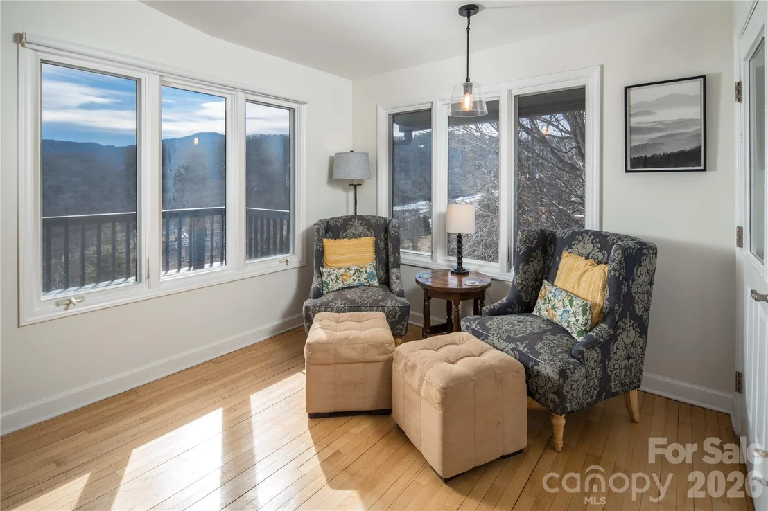 Photo of 1628 Skyland Drive