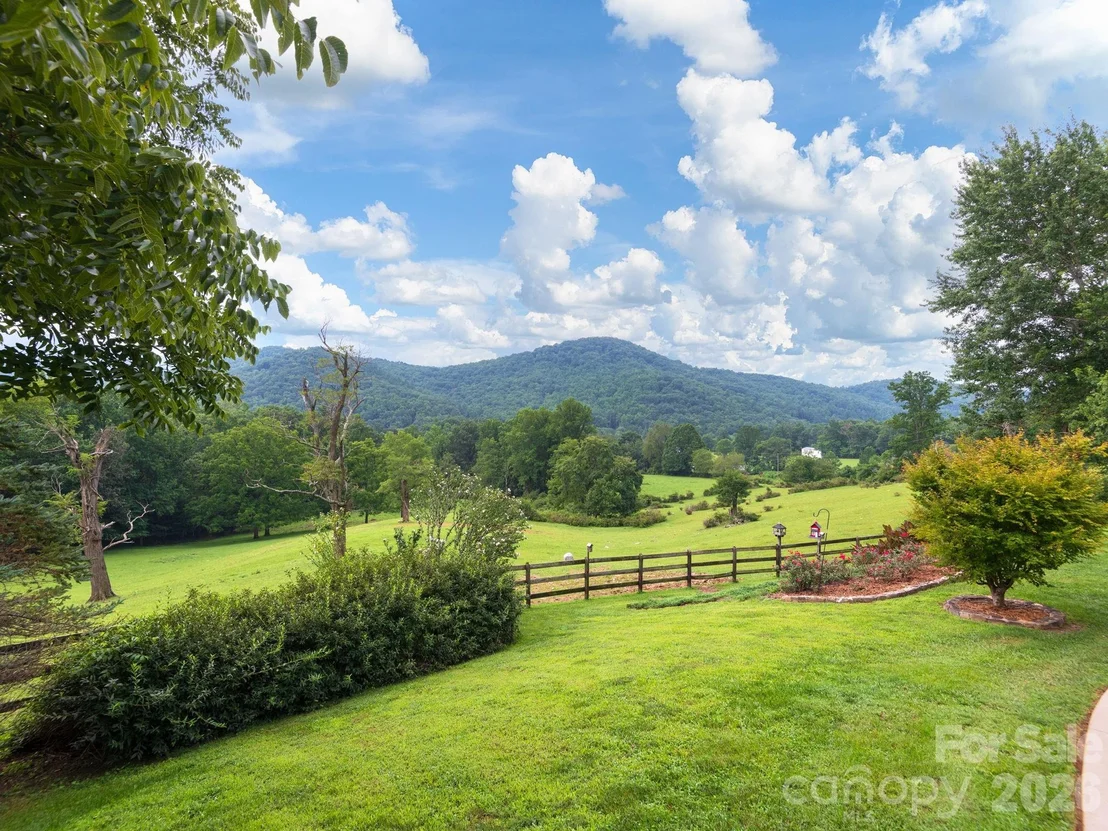 Photo of 24 Nesbitts Olde Farm Road
