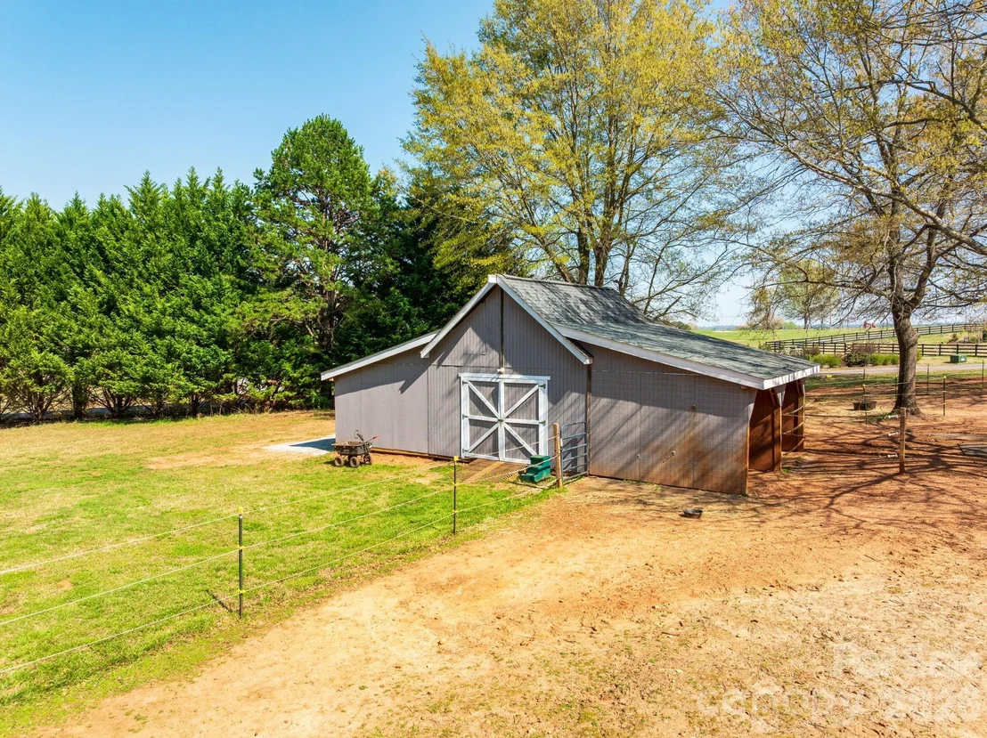 Photo of 1570 Roddy Road