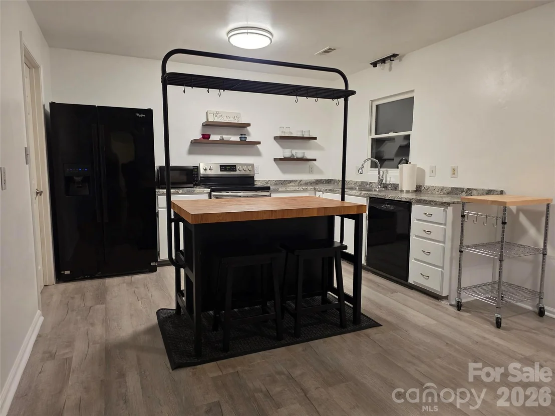 Photo of 1190 Landsdowne Drive