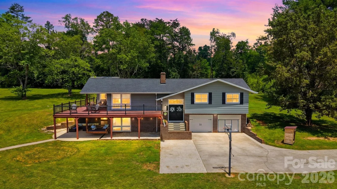 Photo of 2411 Robertson Lane