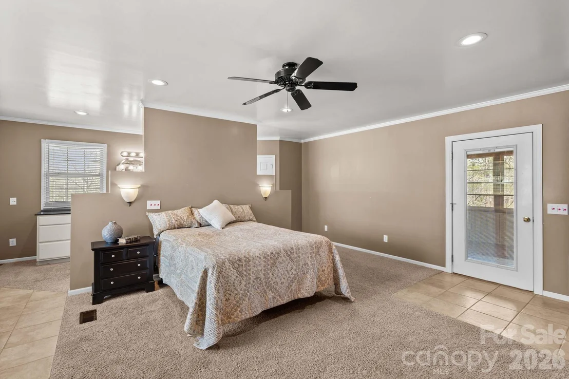 Photo of 5075 Lakeview Drive