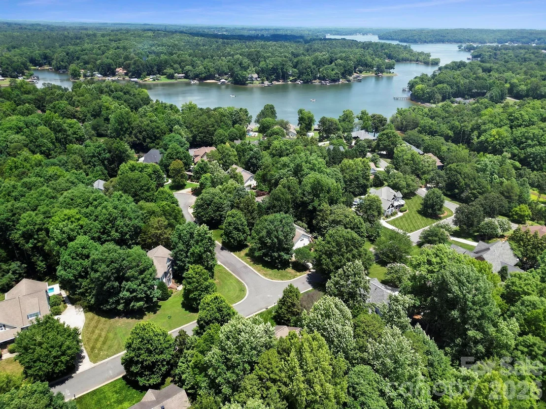 Photo of 1512 Calvin Hal Road