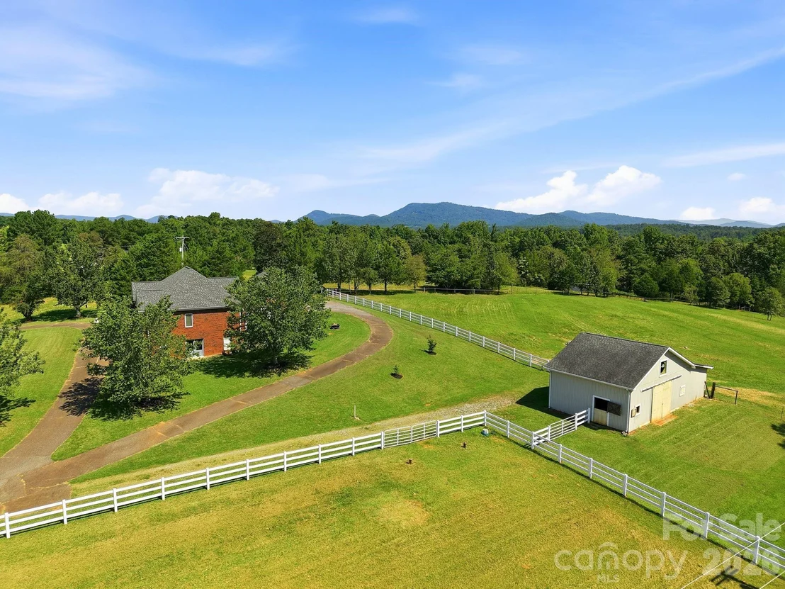 Photo of 2950 Pearidge Road