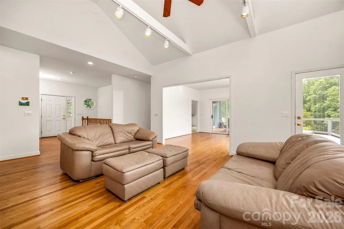 Photo of 441 Lower Ridgeview Road