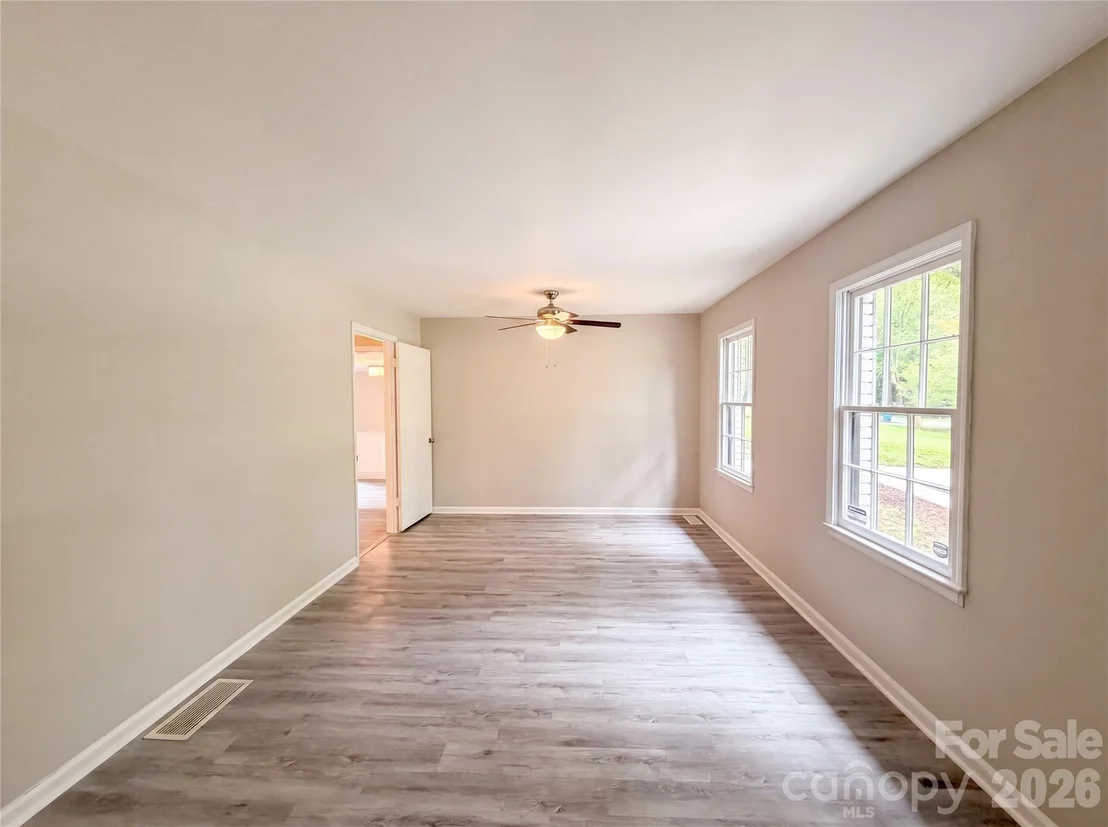 Photo of 141 Greenbriar Drive