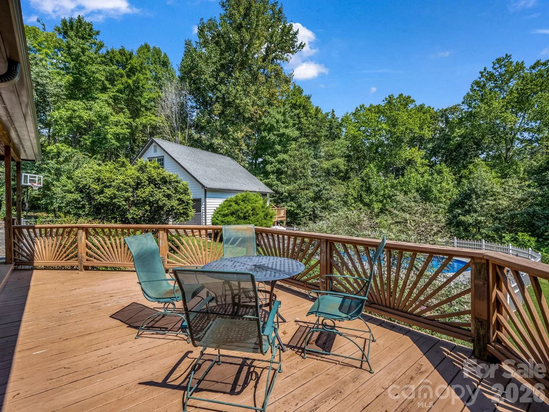 Photo of 215 Hillcrest Drive