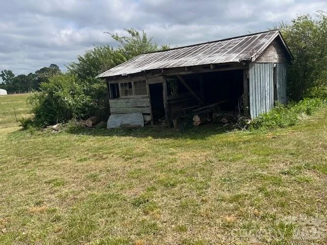 Photo of 304 Floyd Blackwell Road