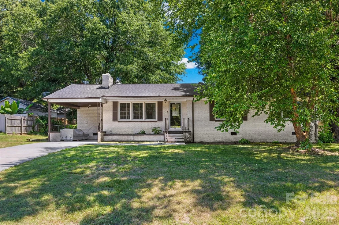 Photo of 2323 Hedgewood Circle