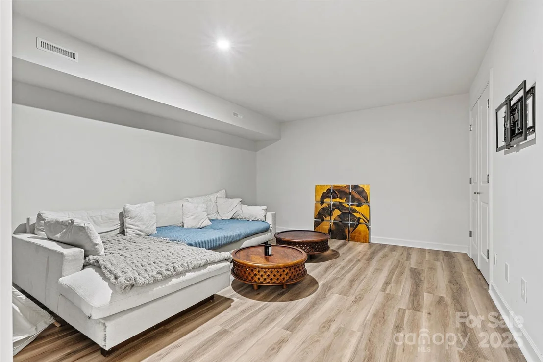 Photo of 3995 Burton Lane