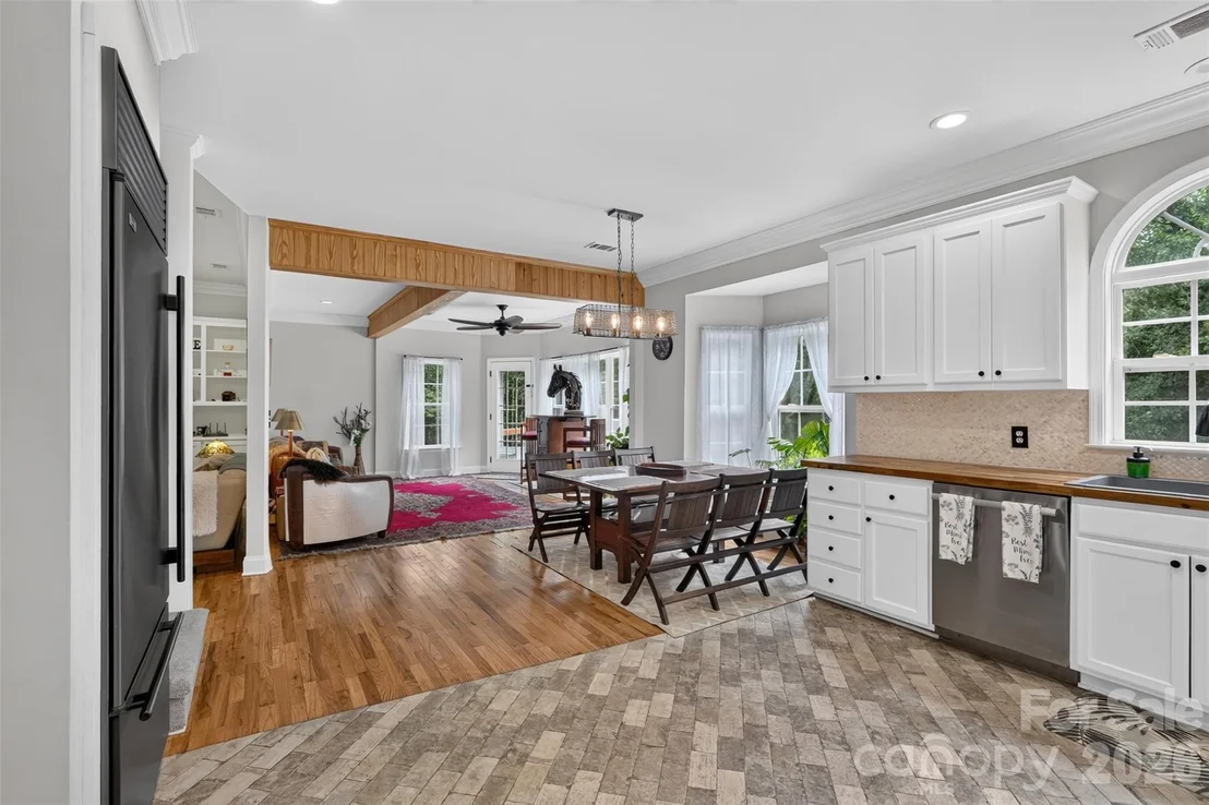 Photo of 1377 Pine Road