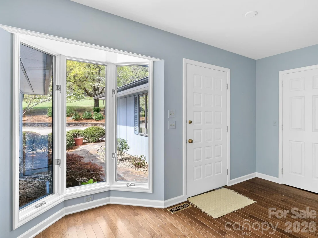 Photo of 140 Meadowlark Drive