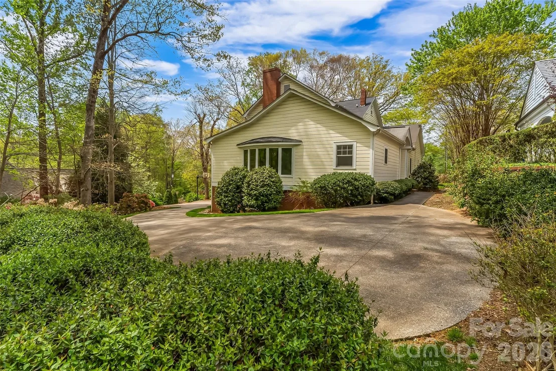 Photo of 115 Riverside Court