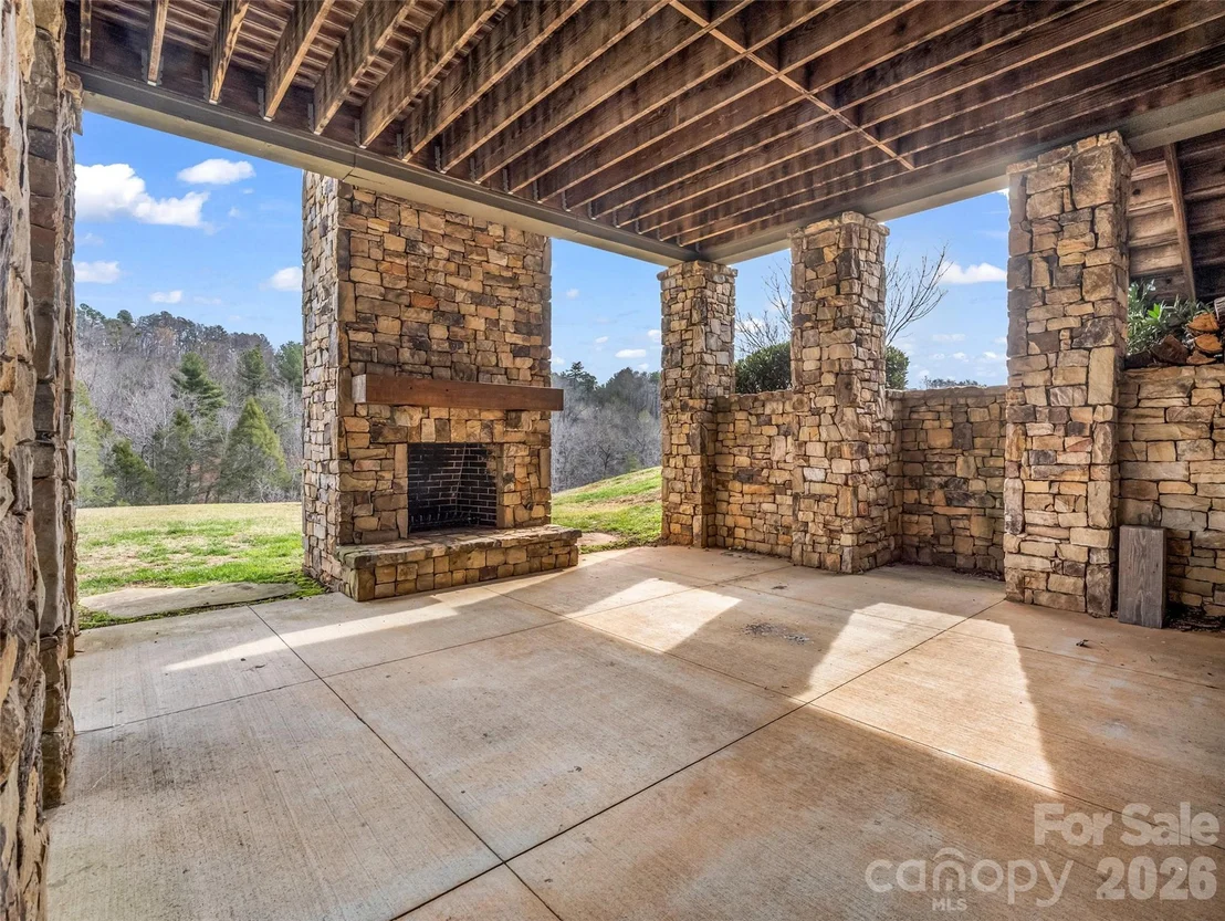 Photo of 565 Chestertown Drive