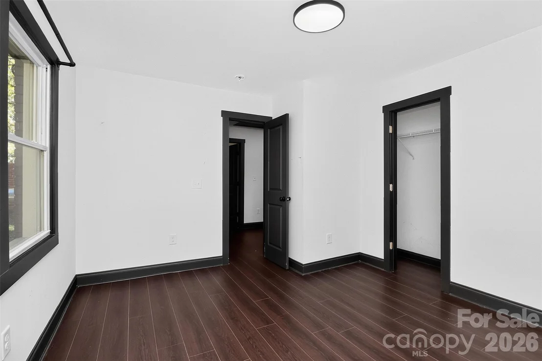 Photo of 2736 Royston Road