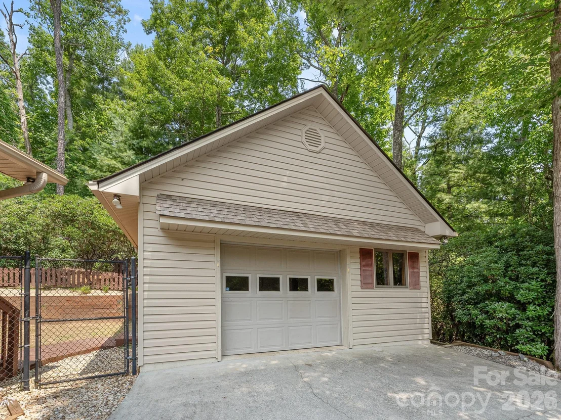 Photo of 620 Thunder Road