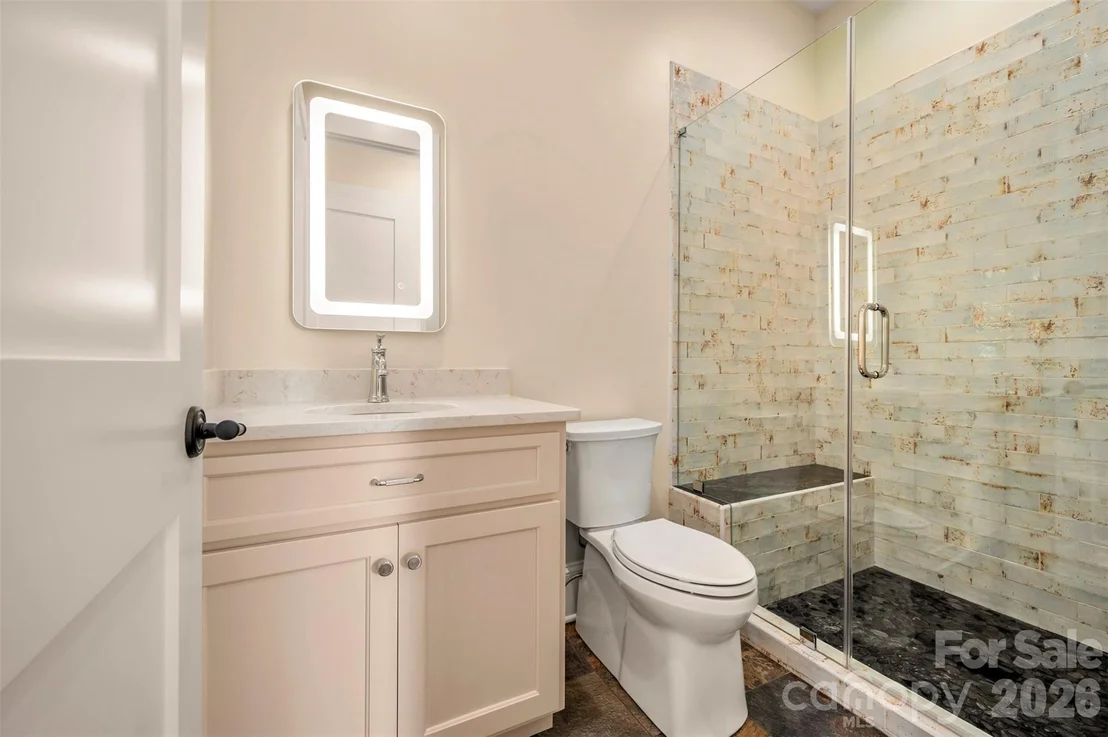 Photo of 978 Mapleton Lane