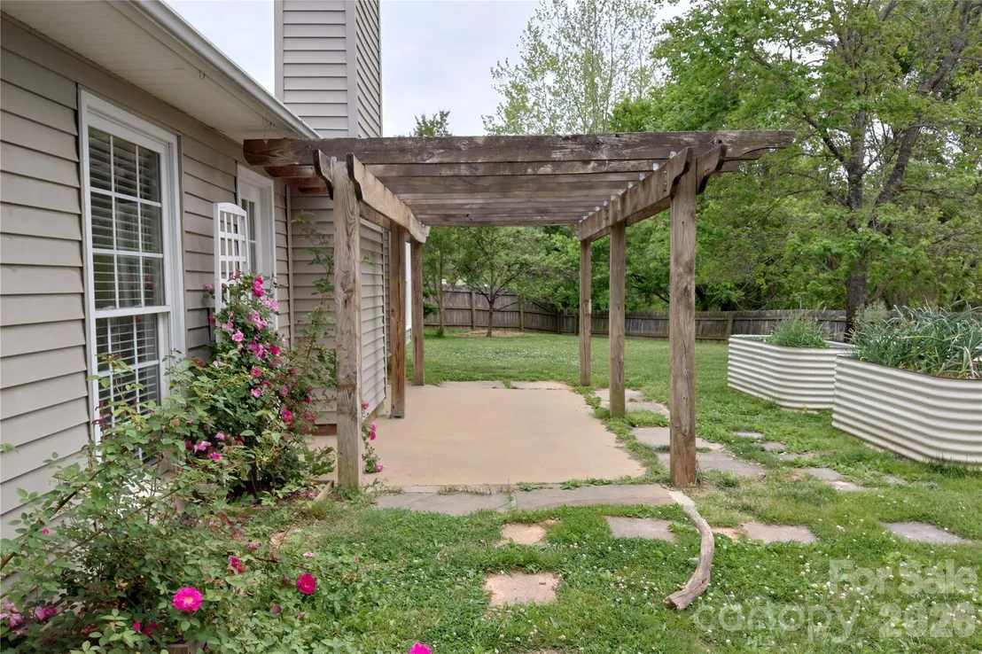 Photo of 1016 Thorncrest Drive