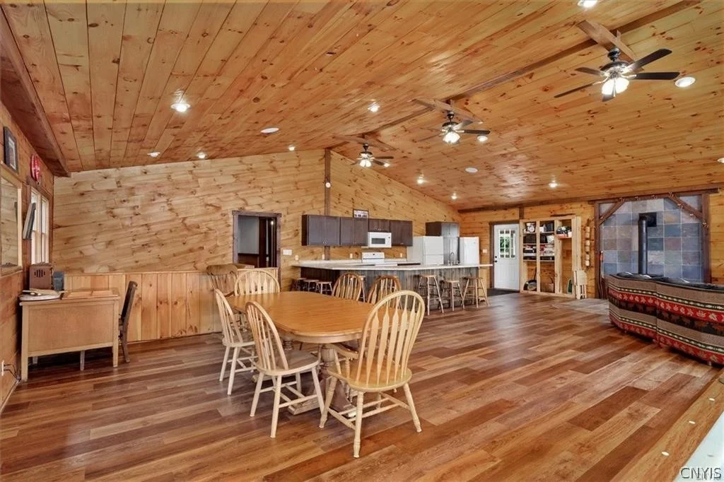 Photo of 5494 N Shore Road