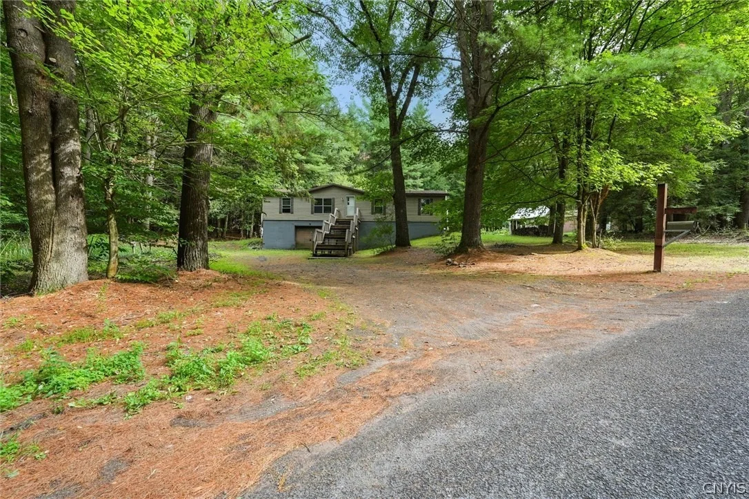 Photo of 8442 Halstead Road