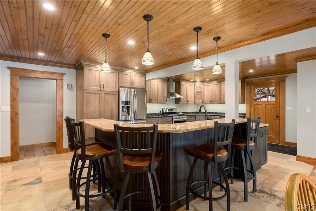 Photo of 5494 N Shore Road