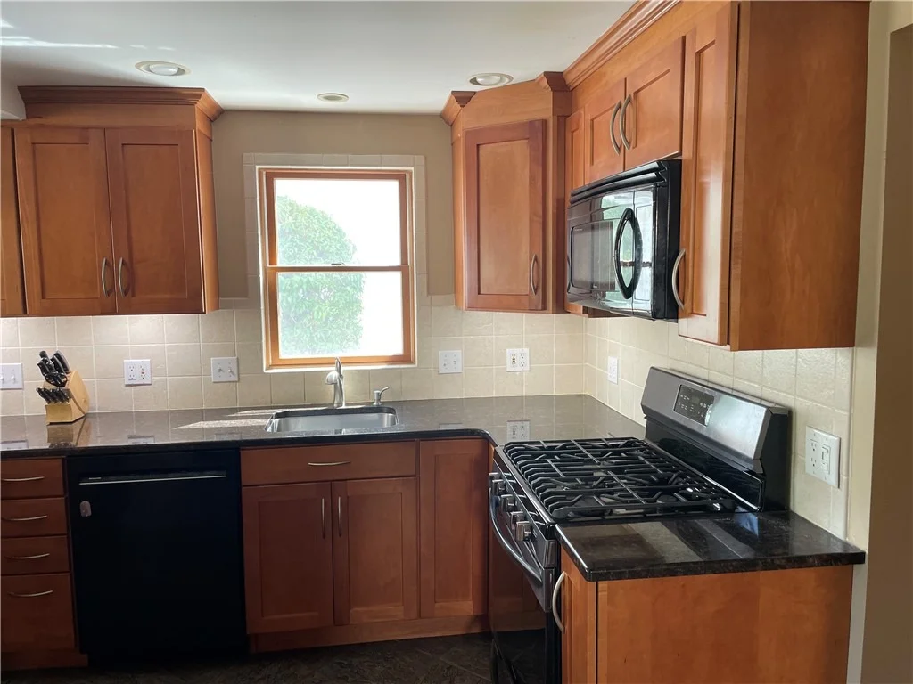 Photo of 340 Athens Boulevard