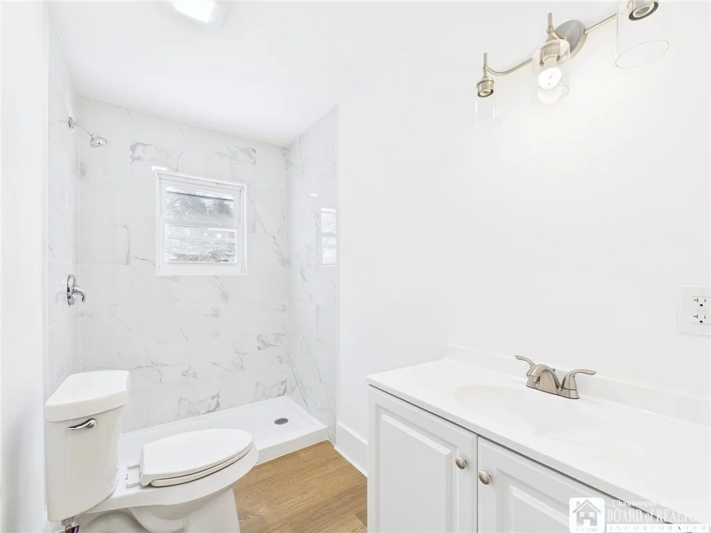 Photo of 307 W Oak Street