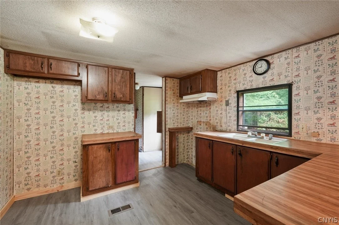 Photo of 8442 Halstead Road