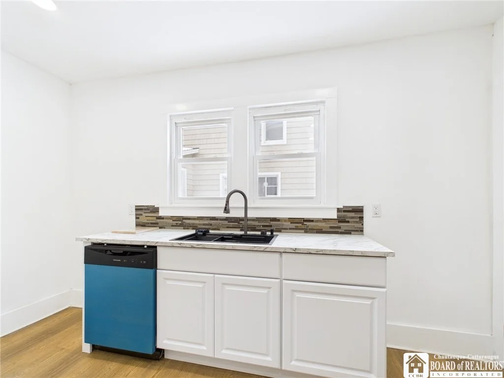 Photo of 307 W Oak Street