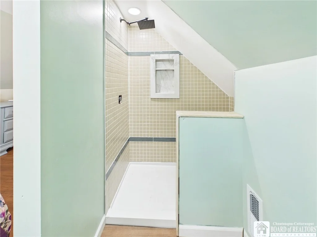 Photo of 212 N 6th Street