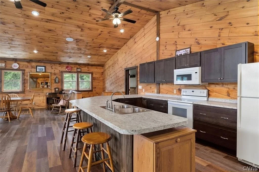 Photo of 5494 N Shore Road