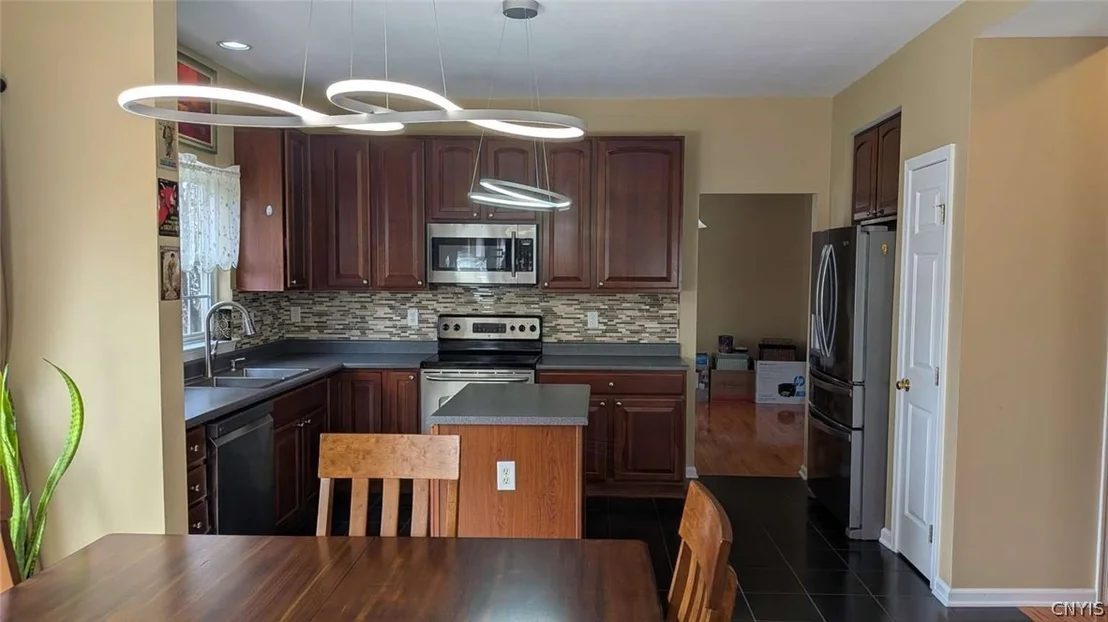 Photo of 5549 Cairns Trail