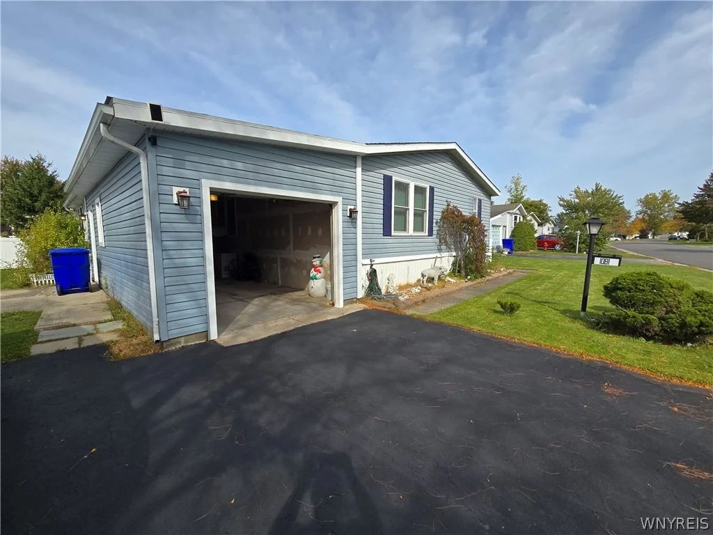 Photo of 1081 Ridgewood Drive