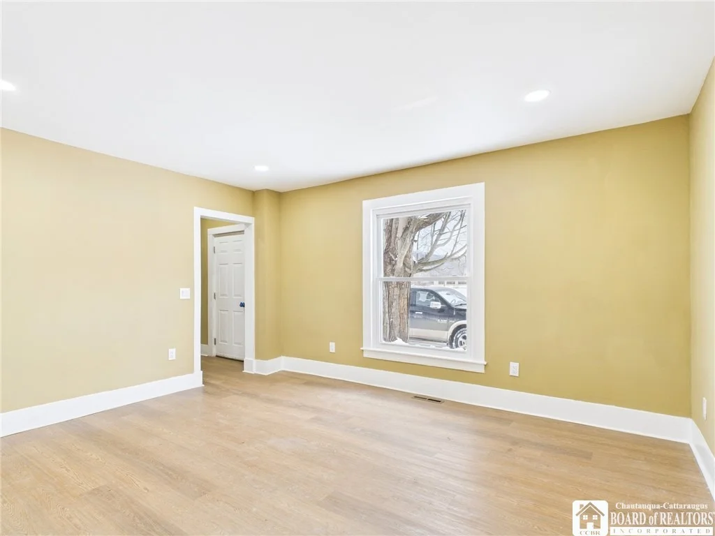 Photo of 307 W Oak Street