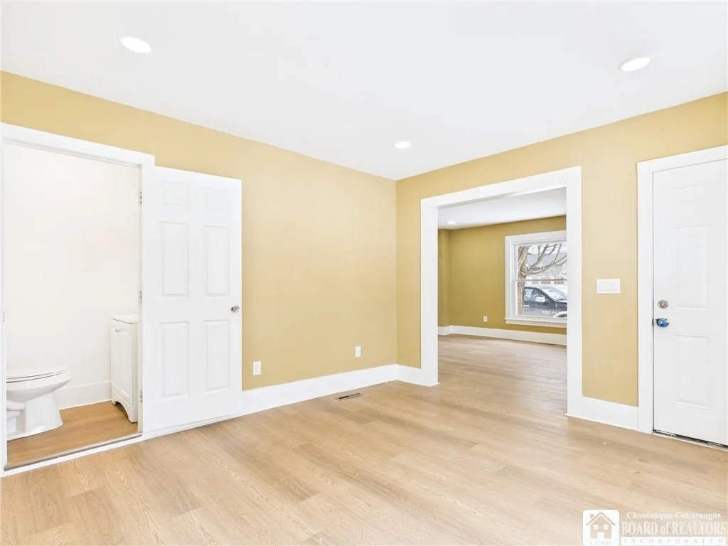 Photo of 307 W Oak Street
