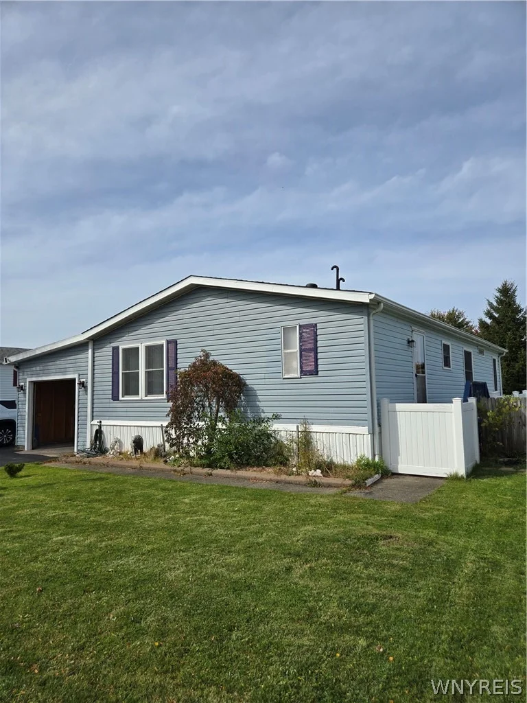 Photo of 1081 Ridgewood Drive